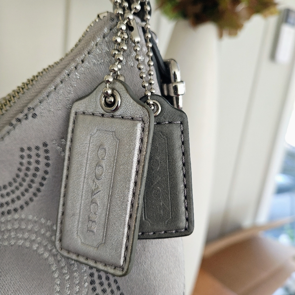 Beautiful Silver Coach bag - Picture 4 of 13